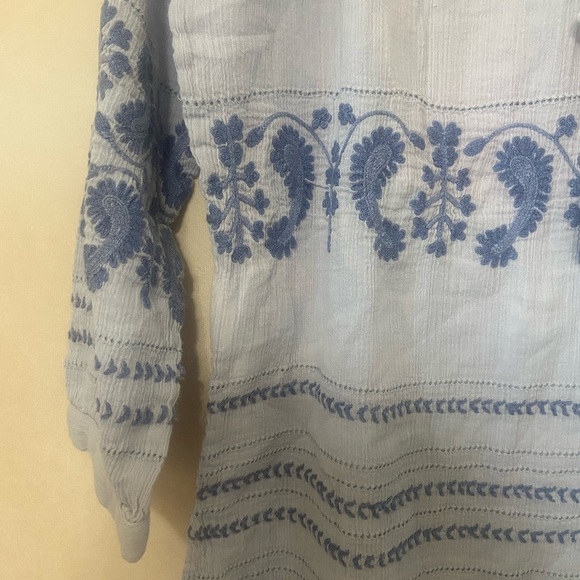 Tommy Bahama women's M relaxed fit embroidered gauzy tunic top EUC - Picture 5 of 5